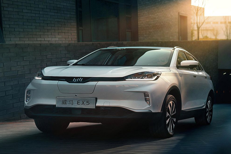 Các nhà sản xuất xe điện cũng phải đối mặt với giá pin cao hơn, sau khi các nhà cung cấp pin Trung Quốc thay đổi cách tính giá trong quý 2 năm nay. Ngoài ra, các nhà sản xuất ôtô lớn thuộc sở hữu nhà nước vẫn có thể tài trợ cho bộ phận xe điện bằng tiền thu được từ các liên doanh. 