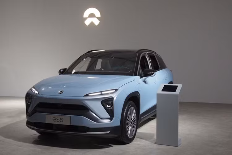 Tuy nhiên, BYD, Công ty ôtô Trùng Khánh Trường Hải và Tập đoàn ôtô Quảng Châu (GAC) lại ghi nhận doanh thu "vượt trội". Cụ thể, Lợi nhuận ròng của BYD tăng 206% nhờ doanh số bán xe điện tăng mạnh, trong khi lợi nhuận ròng của Trường An tăng 224% nhờ lợi nhuận thương hiệu độc quyền được cải thiện. Lợi nhuận ròng của GAC tăng 34% do thu nhập đầu tư mạnh mẽ từ các liên doanh lớn.