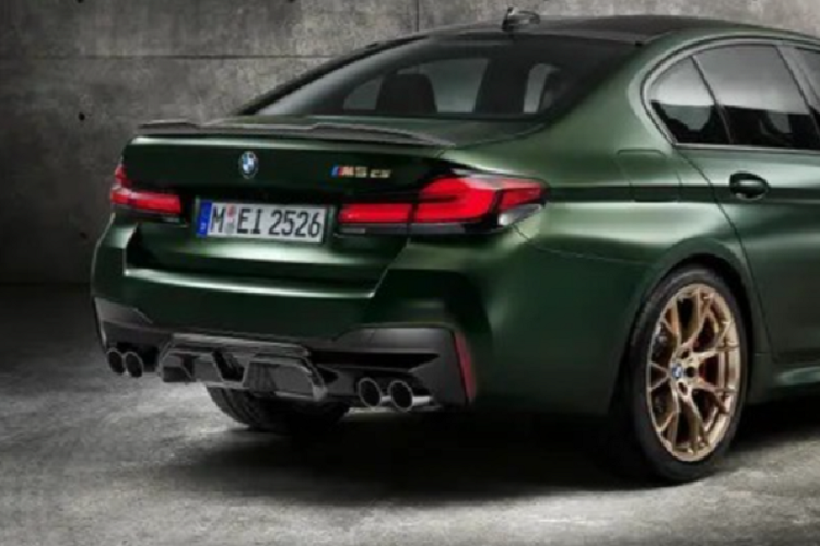 Nói về độ chơi xe BMW của Cường Đô la cũng không thua kém gì việc anh tậu siêu xe, cách đây hơn 10 năm trước trong garage của tay chơi đến từ Gia Lai đã xuất hiện một chiếc xe BMW 750Li đắt đỏ, nhiều năm trở lại đây, Cường Đô la chơi một số dòng xe M Performance hiệu suất cao như M2, M3, M5 hay M6 và hiện trong biệt thự của vợ chồng Đàm Thu Trang còn có chiếc xe sang BMW 740Li Pure Excellence 2020 có giá lăn bánh trên 6,9 tỷ đồng.