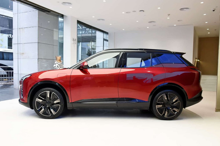 Evergrande đang nắm giữ khối nợ hơn 300 tỉ đô la và nếu đế chế này không được Chính phủ Trung Quốc giải cứu, Evergrande chẳng khác gì quả "bom nguyên tử" cho ngành bất động sản, thị trường chứng khoán của đất nước tỷ dân này.