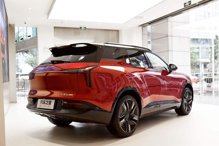 Câu chuyên chưa có hồi kết thì bất ngờ, Hengchi - thương hiệu xe Evergrande New Energy Auto, một công ty con của Tập đoàn Công nghiệp Y tế Evergrande, thuộc Tập đoàn Evergrande đã tung ra 9 chiếc xe điện của mình. Đây là bước ngoặt mà tập đoàn bất động sản lớn thứ 2 ở Trung Quốc cho rằng sẽ xoay chuyển tình thế nợ nần.