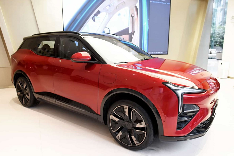 Ngày 9/12/2021 là nỗi kinh hoàng của ngành bất động sản Trung Quốc cũng như thị trường chứng khoán nước này khi hãng xếp hạng tín dụng Fitch đã hạ xếp hạng của tập đoàn xe điện Evergrande xuống mức “vỡ nợ giới hạn - restricted default” do không thể trả lãi kịp 2 lô trái phiếu đáo hạn ngày 6/11 và gia hạn đến 6/12.