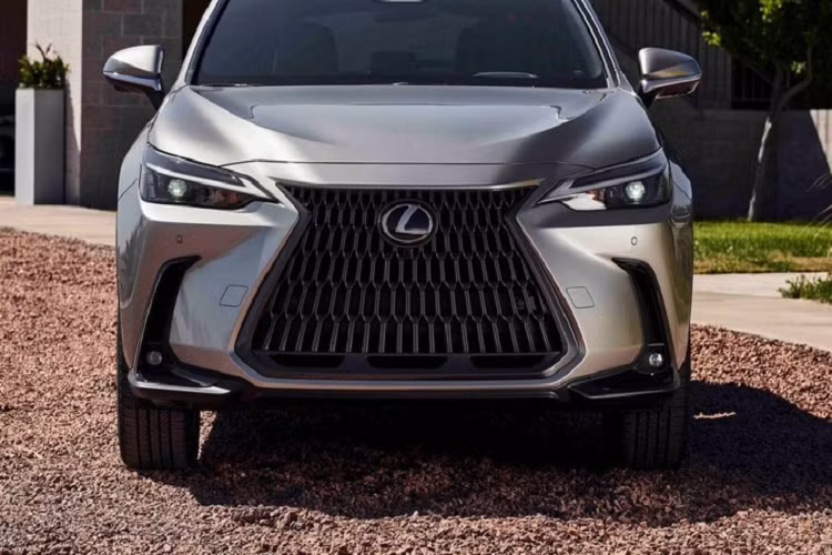 Thêm vào đó là phanh khẩn cấp tự động, camera 360 độ và hệ thống hướng dẫn đỗ xe bằng điện thoại thông minh Advanced Park. Đáng tiếc là hiện giá xe Lexus NX 2022 tại Việt Nam vẫn chưa được hé lộ.