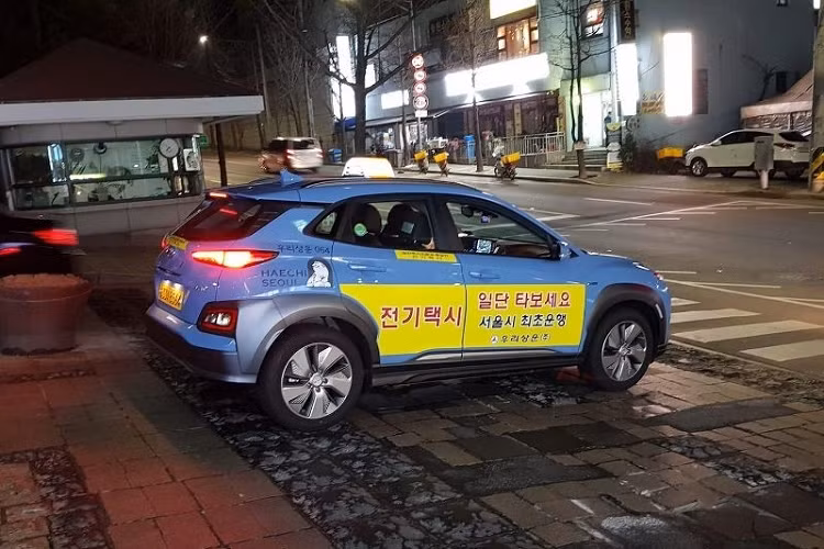 Một trong những lý do khiến các tài xế taxi tại Hàn Quốc ngày càng dùng nhiều xe điện hơn là vì phạm vi di chuyển của loại phương tiện này sau khi sạc pin hiện đã dài hơn trước. Quãng đường di chuyển trung bình trong ngày của một chiếc xe taxi tại thủ đô Seoul là khoảng 300 km. Đây là phạm vi di chuyển mà tất cả những mẫu ô tô điện kể trên đều có thể dễ dàng đạt được.