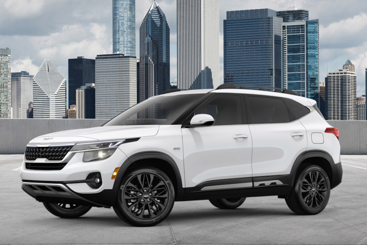 Kia Seltos 2023 bản GT-Line: Vành hợp kim 18 inch. Đèn pha LED. Dải đèn LED định vị ban ngày. Đèn sương mù trước dạng LED. Đèn hậu LED. Lưới tản nhiệt màu đen bóng. Ốp ngoại thất màu bạc satin. Cần gạt nước tự động. Cảm biến đá cốp. Cửa sổ trời có thể lật nghiêng/trượt. Ghế bọc giả da Premium