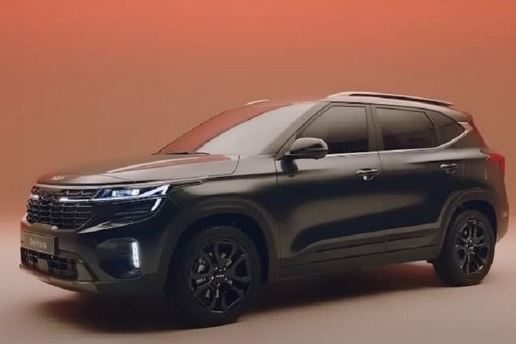 Ghế lái chỉnh điện 10 hướng, nhớ 2 vị trí. Ghế phụ lái chỉnh điện 8 hướng. Ghế trước sưởi/thông hơi. Vô lăng D-cut và có sưởi. Màn hình hiển thị thông tin kính lái. Đèn viền thay đổi màu theo tâm trạng. Sạc điện thoại thông minh không dây. Hệ thống âm thanh Bose 8 loa