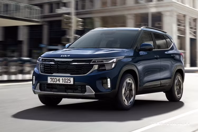 Điều hòa không khí với cửa gió điều hòa ở hàng ghế sau. Ghế lái chỉnh tay 6 hướng. Bệ tì tay ở hàng ghế trước. 1 ổ điện 12V. 1 cổng USB Type A. 3 cổng USB Type C. Cảm biến đỗ xe trước/sau. Phanh khẩn cấp tự động. có thể phát hiện người đi bộ/xe đạp. Hệ thống kiểm soát hành trình. Hỗ trợ giữ làn đường. Hỗ trợ bám làn đường. Cảnh báo điểm mù (phát hiện và phanh)