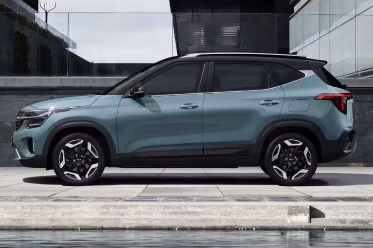 Toàn bộ các phiên bản này đều dùng động cơ tiêu chuẩn mới là máy xăng 4 xi-lanh, hút khí tự nhiên, dung tích 2.0L, hộp số biến thiên vô cấp CVT và hệ dẫn động cầu trước. Động cơ này tạo ra công suất tối đa 149 mã lực và mô-men xoắn cực đại 179 Nm.