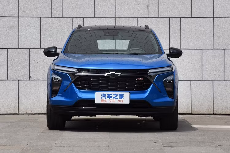 Như thông tin đã đưa, Seeker mới được định vị thấp hơn người anh em Trailblazer trong dòng sản phẩm của Chevrolet tại thị trường Trung Quốc. Mẫu SUV hạng C này sở hữu kích thước cụ thể bao gồm chiều dài 4.537 mm, chiều rộng 1.823 mm, chiều cao 1.564 mm và chiều dài cơ sở 2.700 mm.