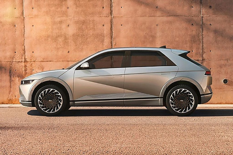 Hội đồng JCOTY cho biết, ban giám khảo đã đánh giá cao mẫu SUV điện Hyundai Ioniq 5 về sự sáng tạo trong thiết kế ngoại thất, nội thất, các tính năng an toàn cũng như phạm vi vận hành vượt trội.