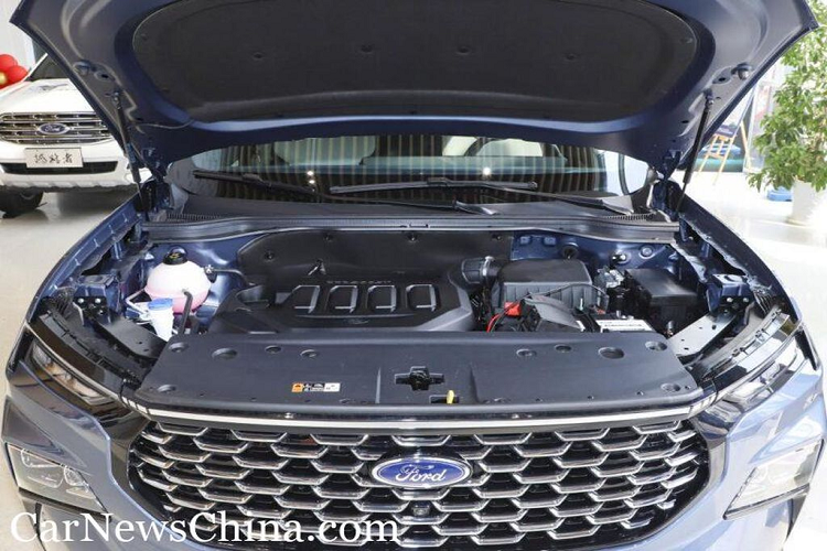 “Trái tim” của Ford Equator Sport 2022 phiên bản đặc biệt vẫn là khối động cơ xăng EcoBoost 4 xi-lanh, tăng áp, dung tích 1.5L, công suất tối đa 170 mã lực, mô-men xoắn cực đại 260 Nm và tốc độ tối đa đạt 180 km/h. Được biết, đây là động cơ mới được sản xuất bởi liên doanh giữa Ford và JMC (Jiangling Motors Corporation) và Ford Equator Sport 2022 là mẫu xe đầu tiên được trang bị động cơ này.