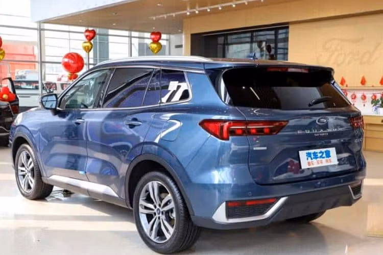 Giá xe Ford Equator Sport 2022 bản đặc biệt chưa công bố chính thức, phiên bản thường hiện đã có mặt tại các đại lý của Ford tại Trung Quốc. Theo kế hoạch, chiếc SUV cỡ C sẽ được ra mắt chính thức vào tháng 3 tới đây.