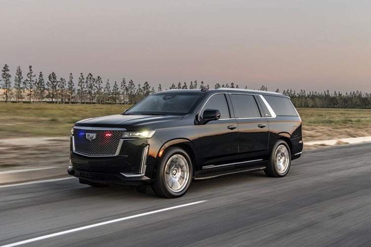 Nhà sản xuất AddArmor by Quality Coachwork không cung cấp giá xe Cadillac Escalade B6 ở đây, nhưng tính sơ bộ 80.000 USD cho các tấm giáp bảo vệ, 75.000 USD cho gói nội thất, và thêm 100.000 USD cho chiếc xe cơ bản, nó sẽ có giá ít nhất 255.000 USD trở lên.