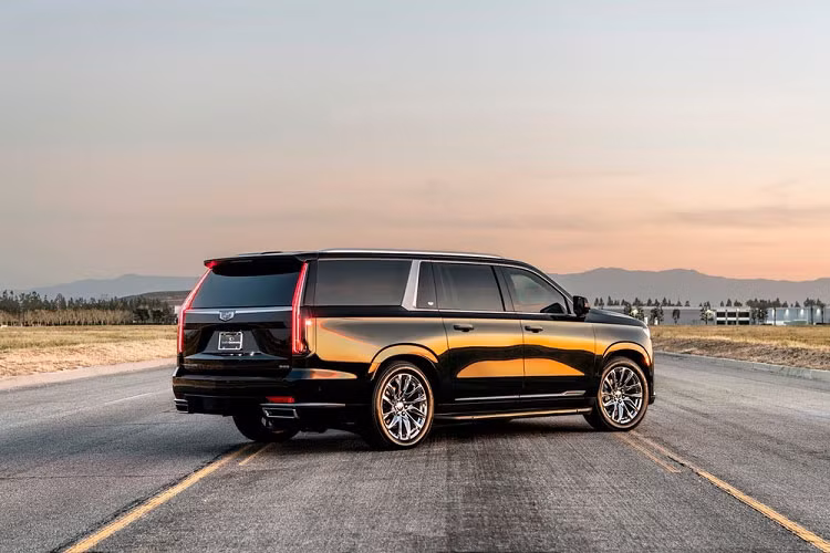 "Trong khi ngoại thất của chiếc xe là gần như không thể xuyên thủng, chúng tôi cũng rất tự hào trong việc thiết kế cabin tinh vi cho phép các hành khách đi lại một cách thoải mái.”, ông Pete Blaber cho biết thêm.