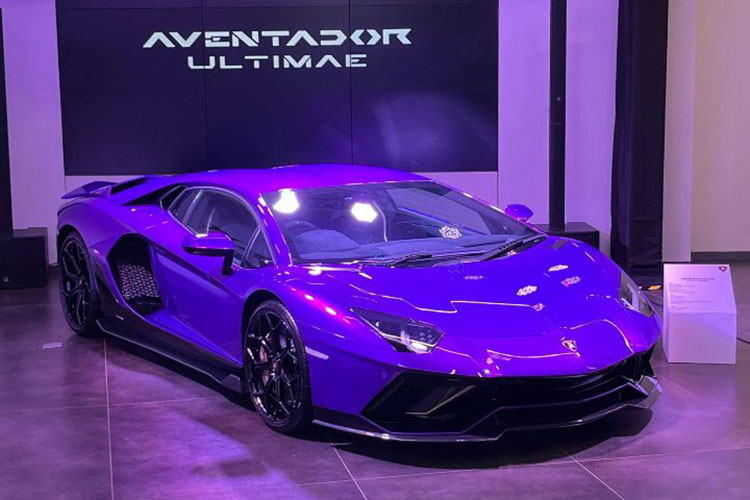 Cuối cùng là hệ thống Lamborghini Dinamica Veicolo Attiva (LDVA) tiên tiến mới. Mức giá xe Lamborghini Aventador Ultimae Coupe cuối cùng được đấu giá thành công với số tiền 1.603.125 USD (khoảng gần 30 tỷ đồng).