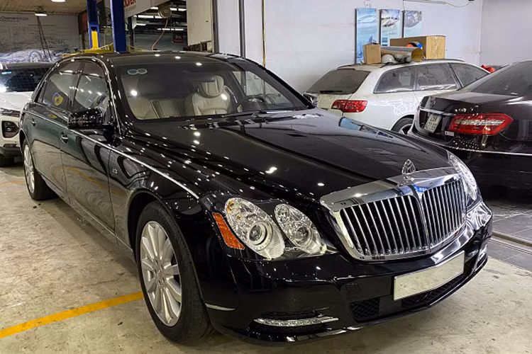 Chiếc Maybach 62S dọn mới hết hơn 10 tỷ này là một trường hợp “hiếm hoi” không chỉ Việt Nam mà còn cả trên thế giới, qua đây thể hiện được sự tỉ mỉ, niềm đam mê xe của chủ sở hữu với mong muốn đem lại cho chiếc xe của mình một diện mạo đẹp nhất, nguyên bản nhất.
