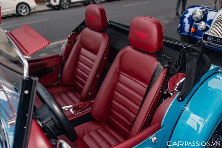 Dòng xe tiếp theo là Morgan Plus Six, phần ngoại thất hai của phiên bản Plus Four và Plus Six không có quá nhiều khác biệt vì thương hiệu Morgan cho phép người dùng có thể cá nhân hóa với các tùy chọn tương đương ở cả hai mẫu xe.