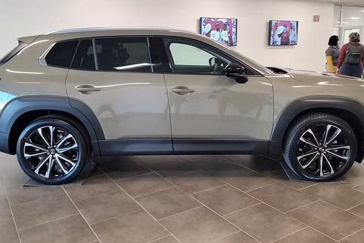 Hiện giá xe Mazda CX-50 2022 tại thị trường Mỹ vẫn chưa được công bố. Dự kiến, giá sẽ được công bố khi xe có mặt trên thị trường vào cuối năm sau.