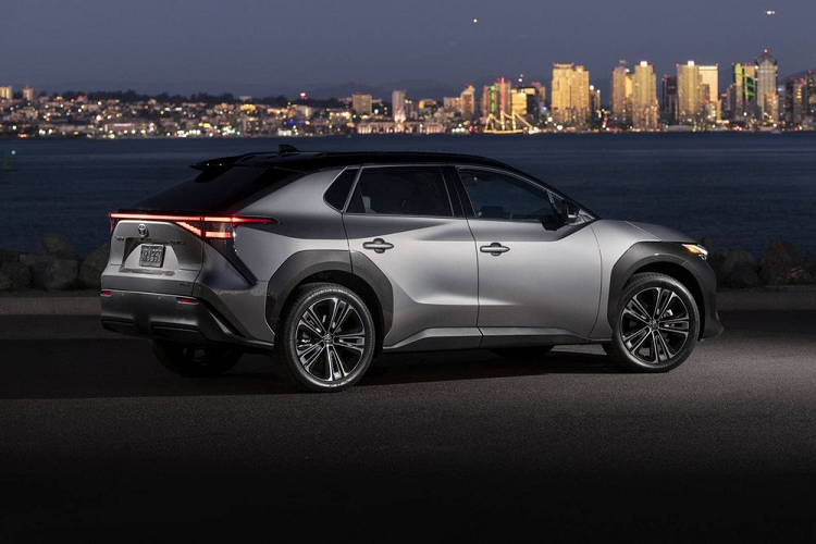 Søren W. Rasmussen, biên tập viên phụ trách mảng kỹ thuật ôtô của tạp chí FDM cho biết, kết quả kiểm tra bộ pin của Toyota bZ4X có dung lượng nhỏ hơn so với quảng cáo và đó là lý do mẫu xe điện này có kết quả chạy thử đáng thất vọng như trên.