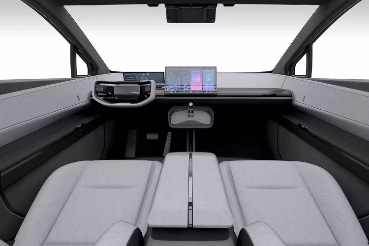 Xe có một trợ lý ảo AI tên là Yui. Người ngồi trong xe có thể ra lệnh bằng giọng nói và hệ thống sẽ phản hồi bằng tín hiệu âm thanh và ánh sáng hình ảnh di chuyển xung quanh khoang nội thất của xe.