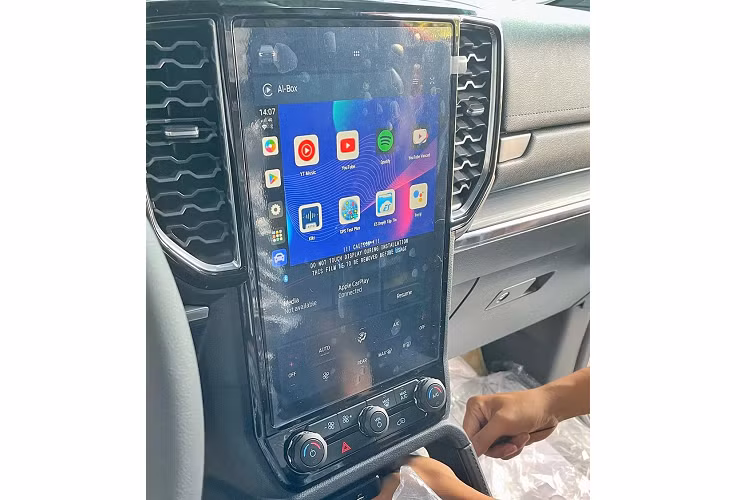 Năm 2012, Huy Khánh thử sức trong vai trò mới là người dẫn chương trình cho mùa thứ tư của cuộc thi âm nhạc Vietnam Idol. Năm 2018, Huy Khánh tham gia phim truyền hình Nhà ông Hoàng có ma, vai diễn Bùi Hoàng trong phim đã mang về cho anh một giải Ngôi Sao Xanh ở hạng mục Nam diễn viên xuất sắc nhất.