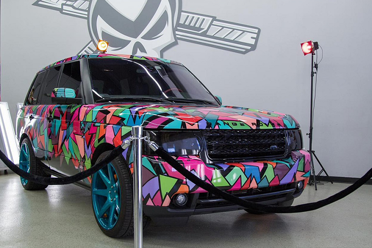 Với sự đa dạng trong thiết kế, trình độ tay nghề cao và sản phẩm đầu ra luôn thu hút một cách vô cùng độc đáo, không khó để MetroWrapz có được những khách ruột như Austin Mahone.