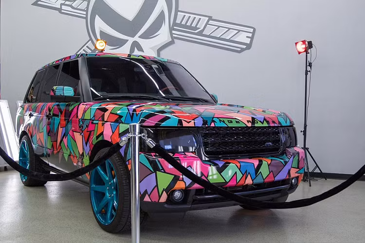 Với sự đa dạng trong thiết kế, trình độ tay nghề cao và sản phẩm đầu ra luôn thu hút một cách vô cùng độc đáo, không khó để MetroWrapz có được những khách ruột như Austin Mahone.