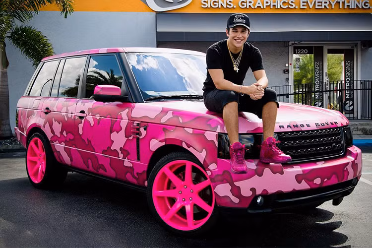 MetroWrapz là nơi chuyên cho ra lò những siêu phẩm mang đầy dấu ấn cá nhân và vô cùng sáng tạo, dành cho những ngôi sao tiếng tăm trong ngành giải trí Mỹ như Annual AA hay Romero Britto.