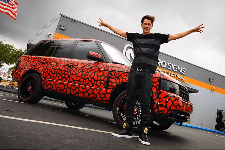 Tất cả những chiếc xe ôtô của Austin Mahone đều được tin tưởng giao vào tay MetroWrapz để biến hình ngoại thất. Và hãy cùng nhau điểm lại những sản phẩm dấu ấn nhất nằm trong số đó.