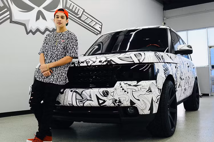 Kể từ đó cho tới nay, đã có không dưới 4 lần chiếc Land Rover Range Rover và 5 lần chiếc BMW i8 của Austin Mahone trở thành những tác phẩm sáng tạo độc đáo mang dấu ấn vô cùng đậm nét từ MetroWrapz.