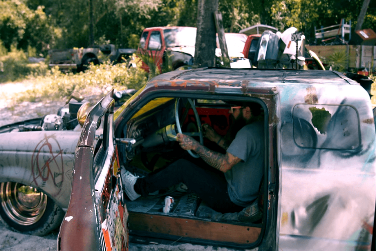 Chiếc Ford Ranger đời 1997 này có khởi điểm là một chiếc xe tiêu chuẩn chính hãng trước khi Brandon và những người bạn của anh ta bắt đầu biến đổi nó vào năm 2011.