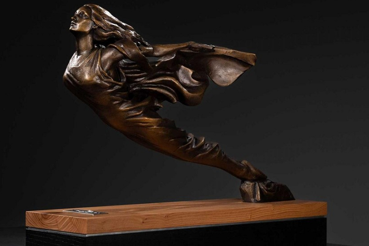 Logo nữ thần trên Cadillac rất đẹp. Lần gần nhất logo này được sử dụng là xuất hiện chớp nhoáng trên một chiếc Eldorado Brougham sản xuất với số lượng có hạn vào năm 1959.