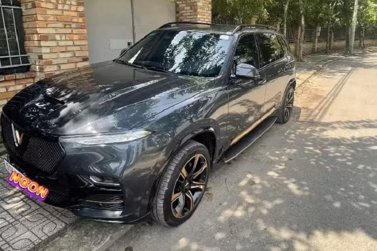 Hình dáng bề ngoài VinFast President hạng sang khá giống mẫu Lux SA nhưng kích thước lớn và bề thế hơn. VinFast President có chiều dài 5.146 mm (hơn 173 mm so với Lux SA), rộng 1.987 mm và cao 1.760 mm và chiều dài cơ sở 3.133 mm. Khoảng sáng gầm của xe ở mức 183 mm.