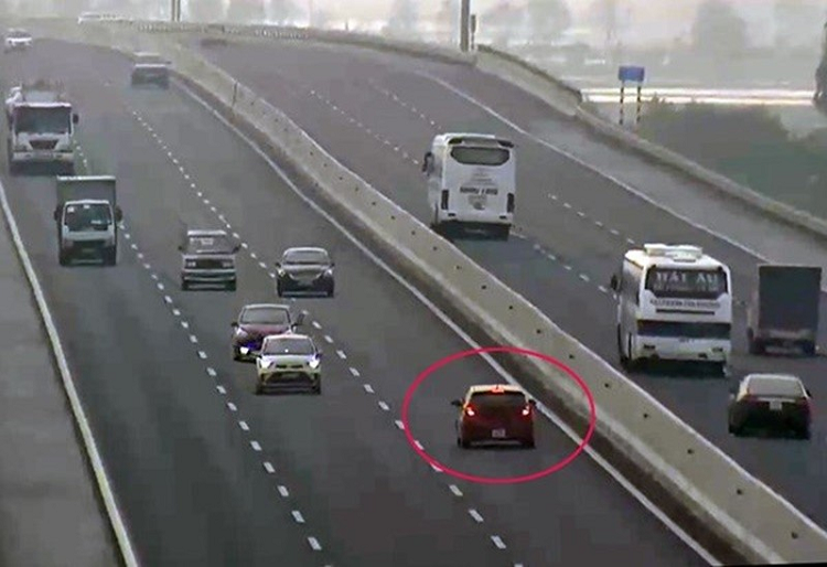 Muc xu phat vi pham giao thong tren duong cao toc toi 18 trieu