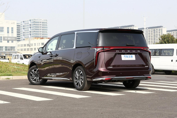 Ở phương diện sức mạnh, MPV mới được trang bị động cơ tăng áp 4 xi-lanh dung tích 2.0 lít + hệ thống mild hybrid 48V, cho công suất tối đa 234 mã lực và 390 Nm mô-men xoắn cực đại.