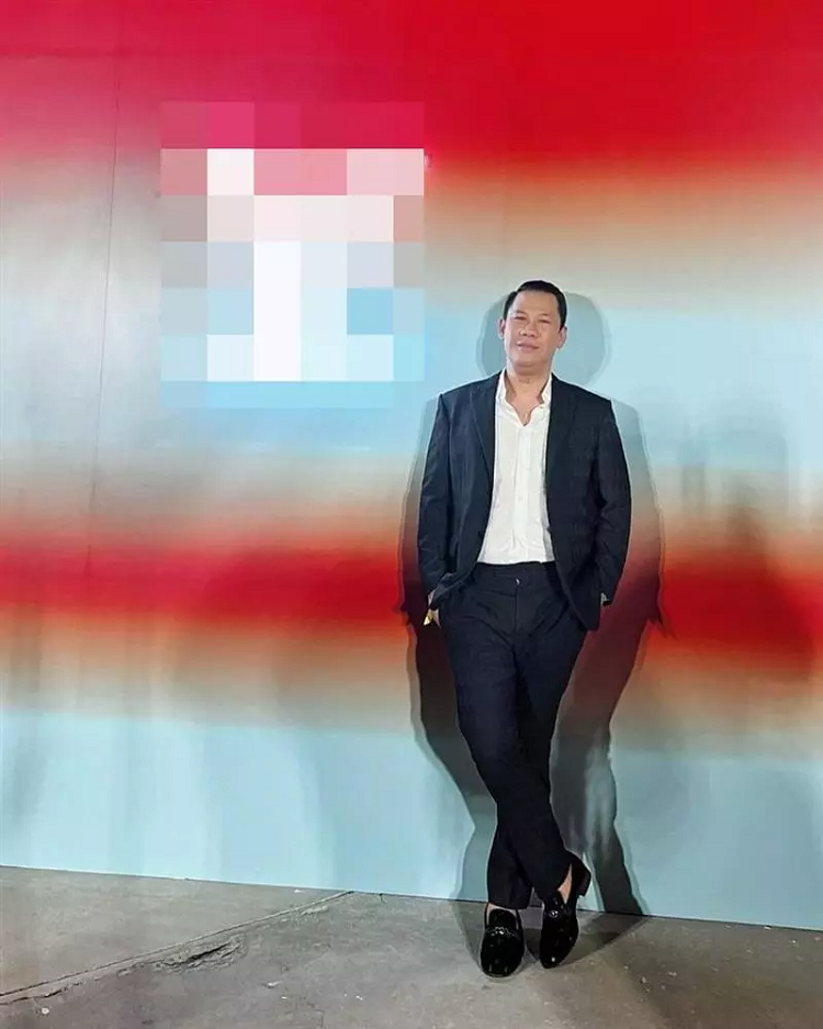 Chồng cũ Lệ Quyên ăn mặc như trai 18 ở tuổi U50 - Hình 14 Chong cu Le Quyen an mac nhu trai 18 o tuoi U50-Hinh-14