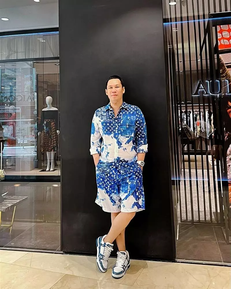 Chồng cũ Lệ Quyên ăn mặc như trai 18 ở tuổi U50 - Hình 6 Chong cu Le Quyen an mac nhu trai 18 o tuoi U50-Hinh-6