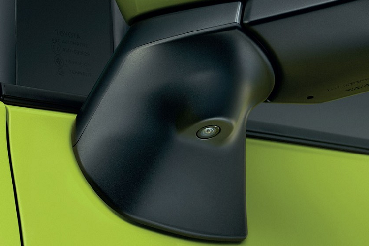 "Trái tim" của Toyota Sienta 2022 vẫn là động cơ xăng Dual VVT-i 4 xi-lanh, DOHC, dung tích 1.5L, sản sinh công suất tối đa 108 mã lực tại tua máy 6.000 vòng/phút và mô-men xoắn cực đại 140 mã lực tại tua máy 4.200 vòng/phút. Động cơ kết hợp với hộp số biến thiên vô cấp CVT.