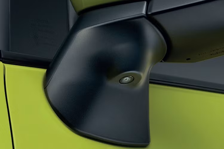 "Trái tim" của Toyota Sienta 2022 vẫn là động cơ xăng Dual VVT-i 4 xi-lanh, DOHC, dung tích 1.5L, sản sinh công suất tối đa 108 mã lực tại tua máy 6.000 vòng/phút và mô-men xoắn cực đại 140 mã lực tại tua máy 4.200 vòng/phút. Động cơ kết hợp với hộp số biến thiên vô cấp CVT.