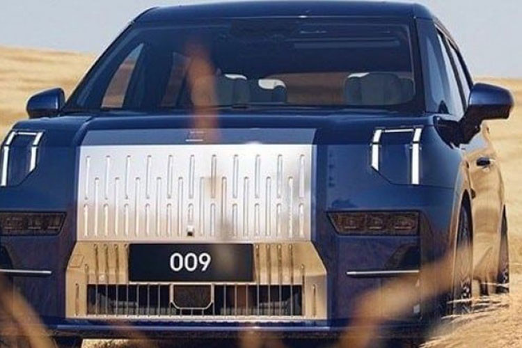 Theo Motor1, "Phân khúc xe Minivan đang được phục hưng ở một số khu vực trên thế giới nhưng không phải ở Hoa Kỳ, một số lượng lớn MPV mới đã ra mắt ở Trung Quốc và chúng tôi muốn nhắc đến trong bài viết này chính là xe MPV hạng sang chạy hoàn toàn bằng điện Zeekr 009".