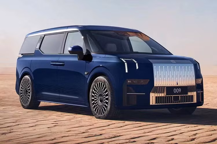Vào đầu tháng 11 này, Zeekr - thương hiệu con chuyên về ôtô điện của hãng Geely đã tung ra thị trường chiếc xe MPV hạng sang cỡ lớn Zeekr 009 2023 mới đã nhanh chóng thu hút sự quan tâm của giới truyền thông nước này cũng như trên thế giới.