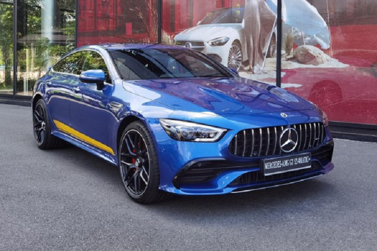 Mercedes-AMG GT 53 4Matic bản nâng cấp còn có thêm 2 gói trang bị ngoại thất khác là AMG Exterior Carbon Fiber và AMG Night hoặc phối hợp các điểm nhấn giữa hai lựa chọn này để tăng tính độc đáo cũng như cá nhân hóa cho chủ xe.
