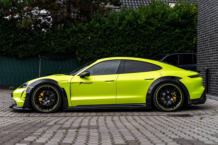 Ví dụ, cánh gió trước có giá 1.590 Euro, bộ khuếch tán phía sau cũng có giá 1.590 Euro và các phần líp hông có giá bán 1.490 Euro và cánh gió sau có giá 890 Euro.