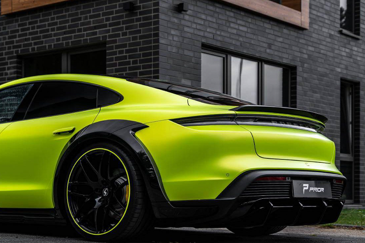 Ngoài ra, bộ widebody có thể được sử dụng cho các mẫu xe như Taycan, Taycan 4 và Taycan 4S, nhưng chỉ sau khi các mẫu xe này được chuyển đổi và lắp bộ khuếch tán và cản trước của phiên bản Turbo hoặc Turbo S.