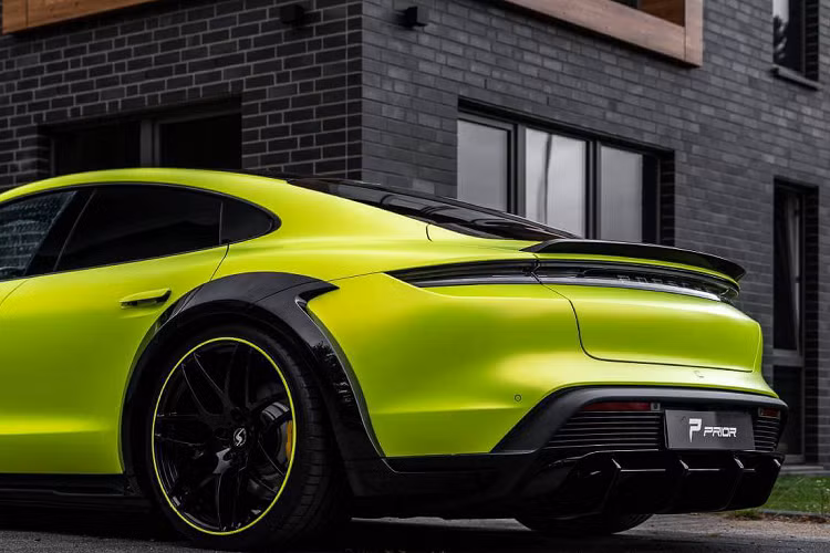 Ngoài ra, bộ widebody có thể được sử dụng cho các mẫu xe như Taycan, Taycan 4 và Taycan 4S, nhưng chỉ sau khi các mẫu xe này được chuyển đổi và lắp bộ khuếch tán và cản trước của phiên bản Turbo hoặc Turbo S.