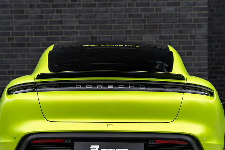 Mặc dù bộ widebody được thiết kế đặc biệt cho Porsche Taycan Turbo và Turbo S nhưng gói độ này không được trang bị trên các mẫu xe được trang bị cản trước SportDesign.