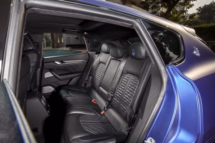 Bên trong cabin của Levante Trofeo là đường nét thiết kế trang nhã tạo nên một không gian sang trọng thuần túy.