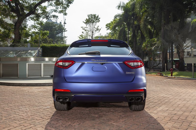 Nhờ đó giúp Trofeo tăng tốc trong chớp mắt đến 100km/h chỉ trong một khoảnh khắc với 3,9 giây và đạt ngưỡng tốc độ tối đa 304 km/h. Đây là một trong những sức mạnh đặc trưng mà lần đầu tiên Maserati chạm đến ở một dòng SUV.