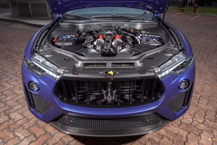 Động cơ V8 hung hãn của dòng xe Maserati Levante Trofeo Launch sản sinh công suất lên đến 590Hp với mô-men xoắn cực đại 730Nm.
