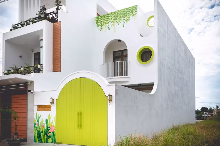 Ngoi nha dung gam mau choi loa, doc dao va dep den khong ngo